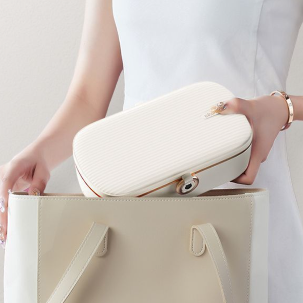 hộp cơm cắm điện